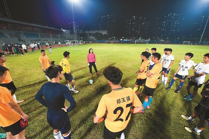 “苏超”赛场上的女主帅