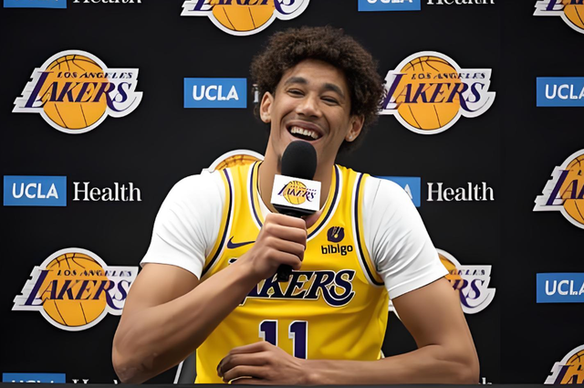 联盟第三人！湖人中锋获交易否决权，一步比肩詹皇！