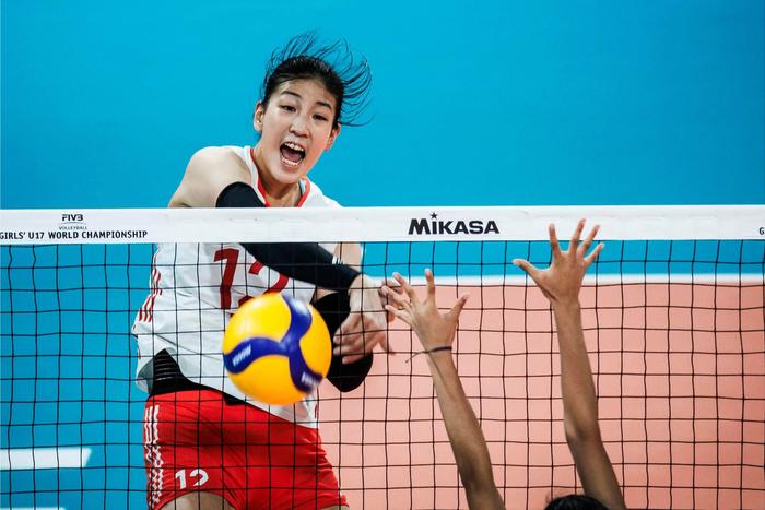 中国女排接应应给范泊宁杨舒茗机会！主攻应补选黄悦鑫李晨萱