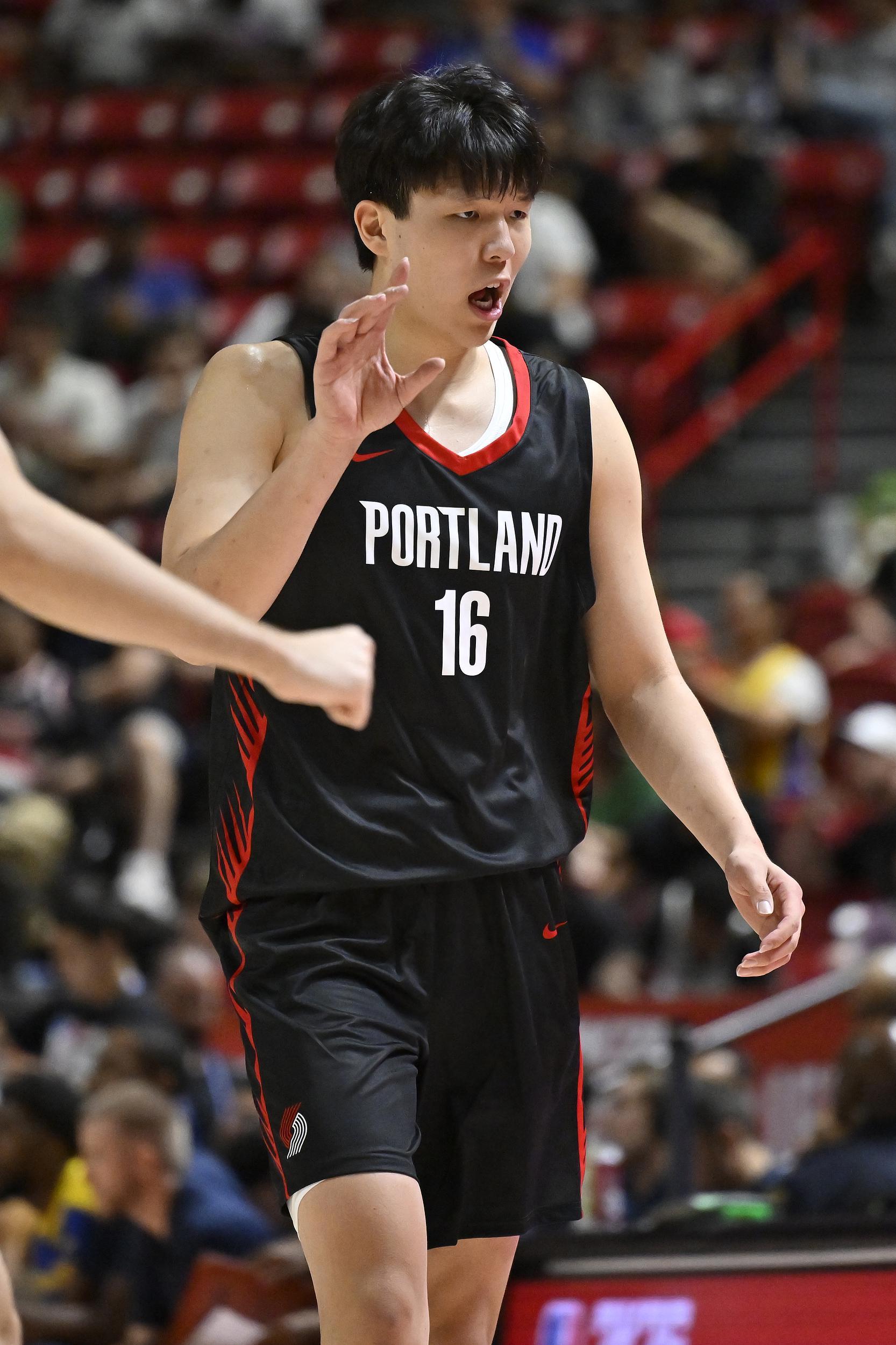 m6官方网站-队记:杨瀚森夏联表现让人惊喜是因他已做好准备,但语言问题仍是挑战