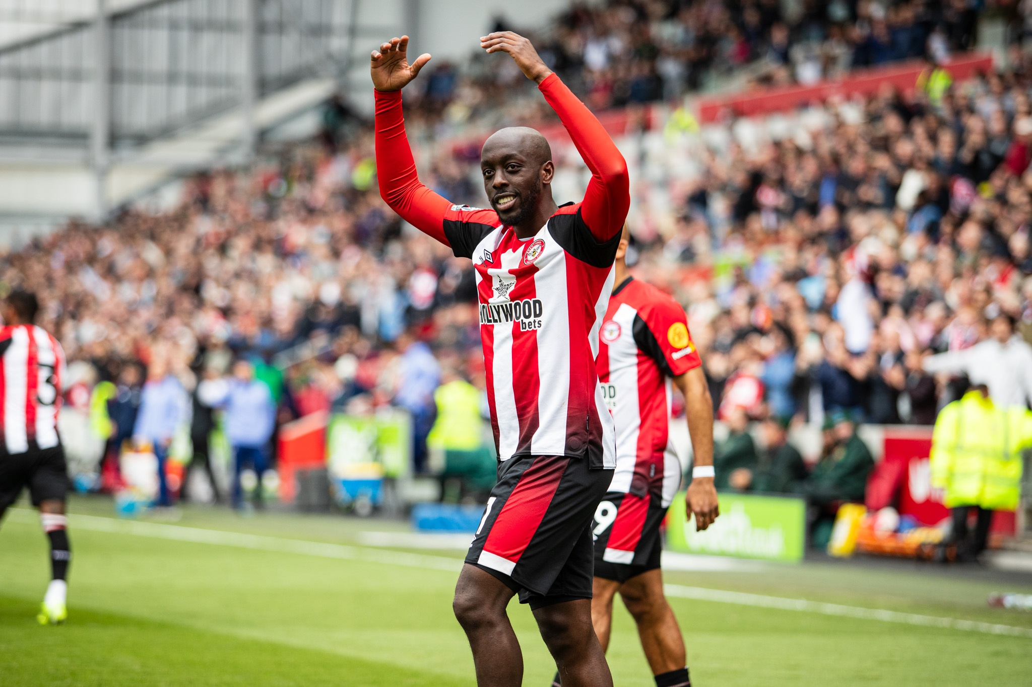 米乐-罗马诺：纽卡提出4000万镑新报价，维萨再次向布伦特福德要求转会