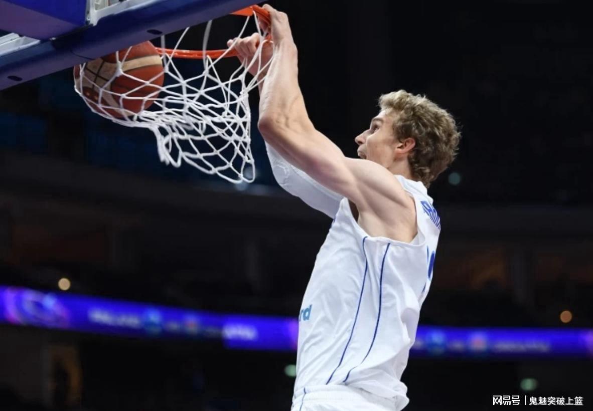 m6官方网站-彻底杀疯了！23分钟爆砍43+2+1+4！他风头盖过卢卡约基奇