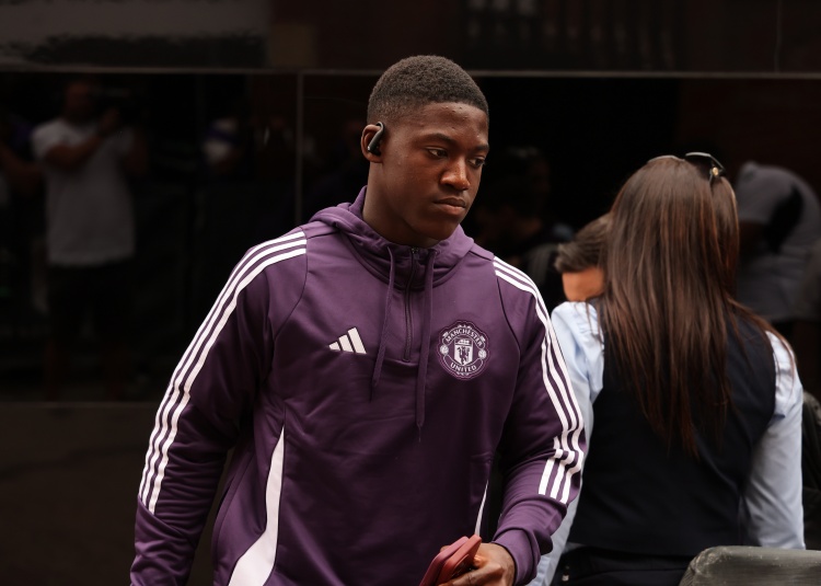 米乐-邮报：六家俱乐部有意梅努，但曼联拒绝外租请求