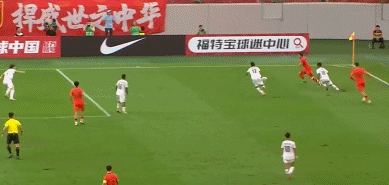 m6官方网站-9分钟3失良机！向余望空门不进+失单刀，媒体人：快点踢中超吧