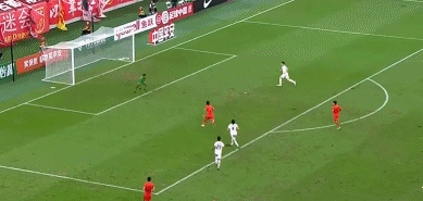 m6官方网站-9分钟3失良机！向余望空门不进+失单刀，媒体人：快点踢中超吧