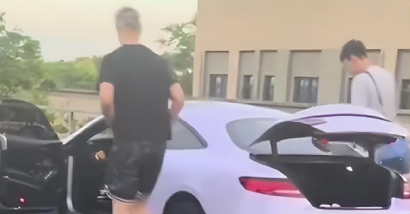 米乐m6-付豪答应球迷尽量不离队!张镇麟搭王哲林便车很正常,辽篮不离不弃