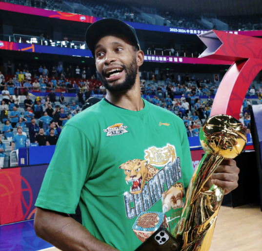 m6官方网站-山东男篮确定两外援：弗格价格未谈拢 鲍威尔自宣加盟+续约克里斯