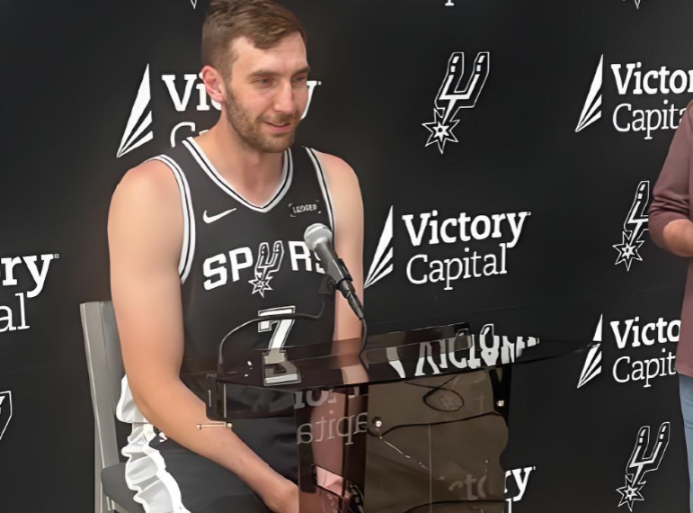 米乐官方网站-三分之一邓肯！马刺中锋的蜕变！