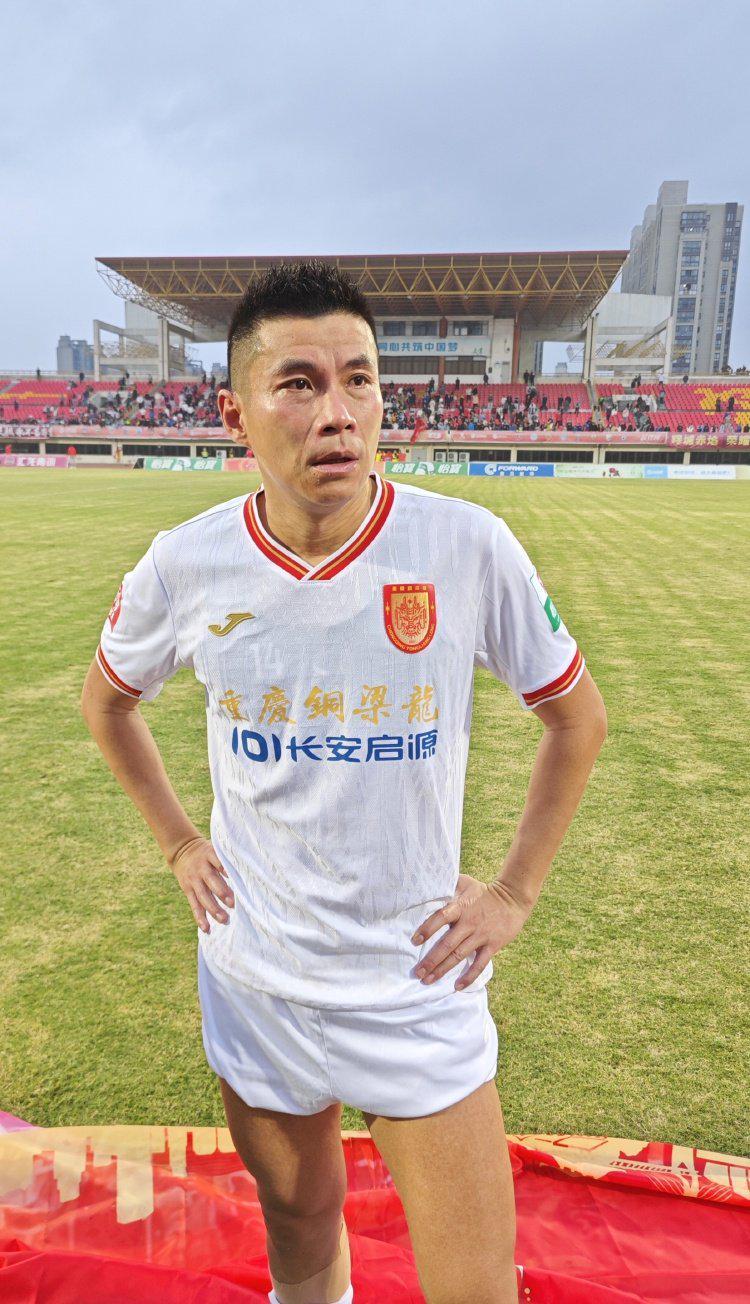 米乐m6-重庆铜梁龙公布教练组名单，黄希扬转型助理教练