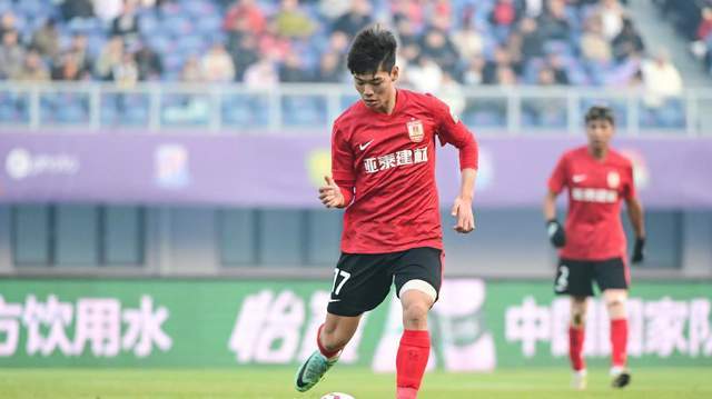 米乐官方网站-李金羽急需后卫 泰山与铁人抢贺一然？不如相信青训 彭啸搭档复出
