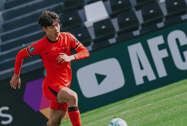 米乐官方网站-李金羽急需后卫 泰山与铁人抢贺一然？不如相信青训 彭啸搭档复出