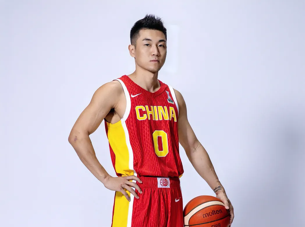 米乐-中国男篮集训名单出炉！高诗岩入选，广东进3人，周琦和他落选了