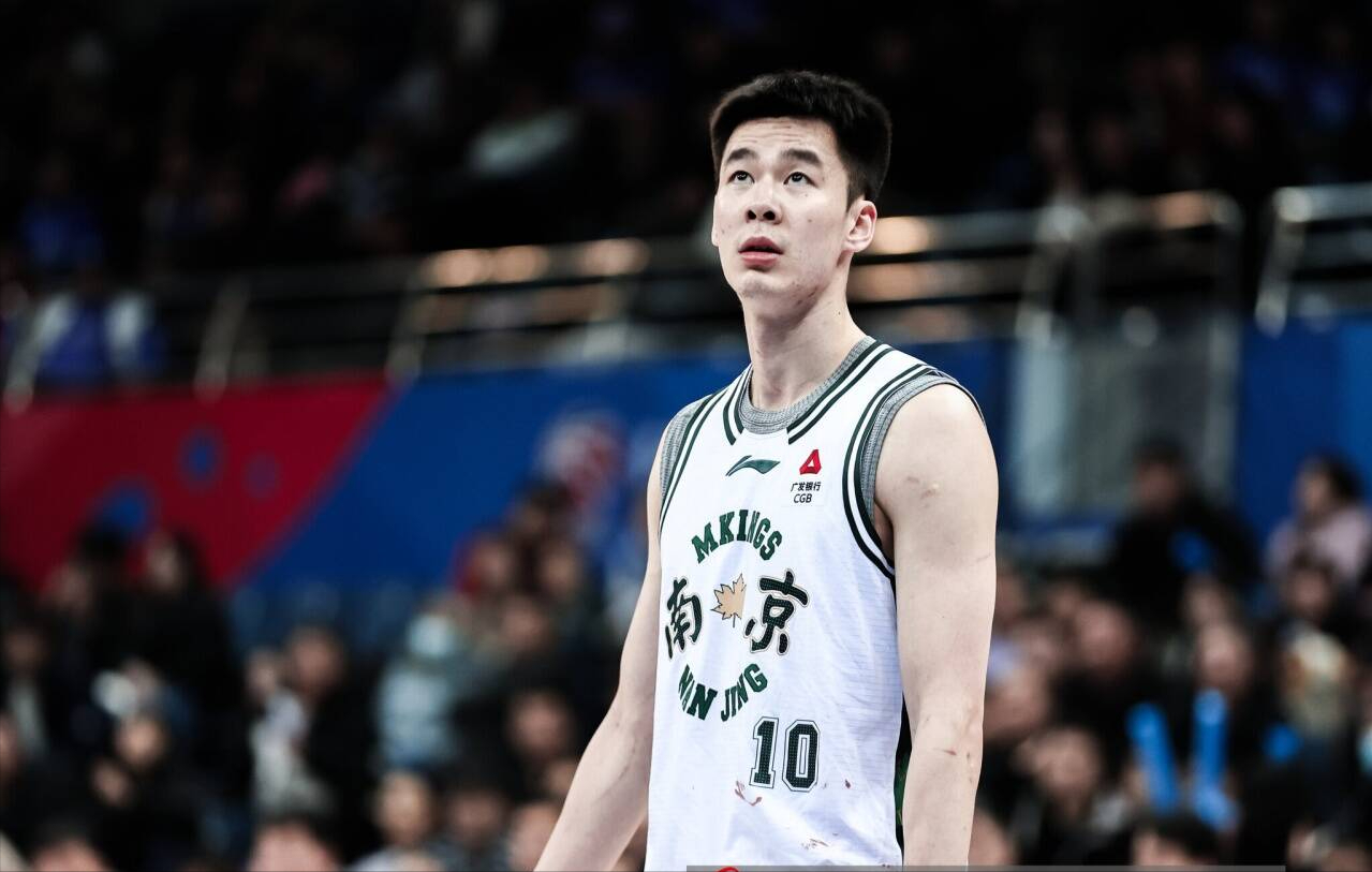 米乐-中国男篮集训名单出炉！高诗岩入选，广东进3人，周琦和他落选了