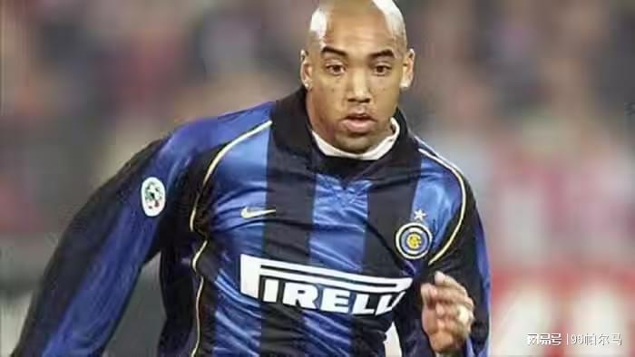 m6官方网站-悲催的流星，16岁法甲当主力，21岁在国米要穿10号，30岁家暴