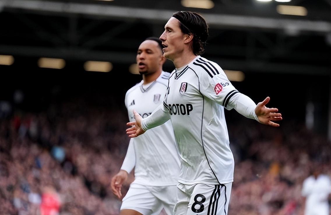 米乐m6-今夏英超游出一条大鱼 10球7助攻 天才边锋或成自由身 遭多队疯抢