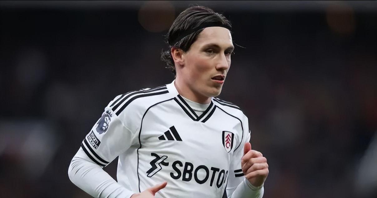 米乐m6-今夏英超游出一条大鱼 10球7助攻 天才边锋或成自由身 遭多队疯抢